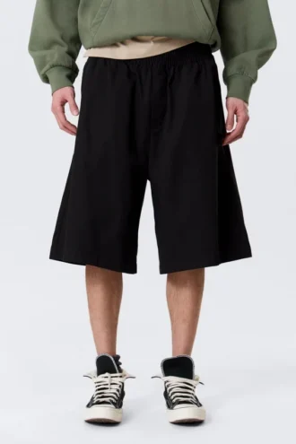 Loose Fit Mid Rise Chino Shorts – Black