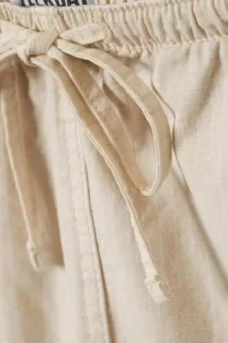 Loose Fit Ripstop Cargo Shorts – Light Beige