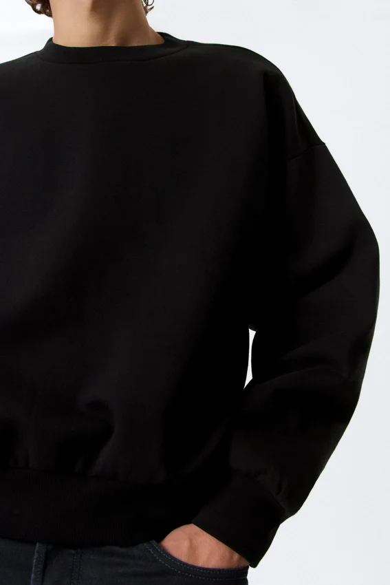 Loose Fit Sweatshirt – Black Loose Fit Sweatshirt – Black