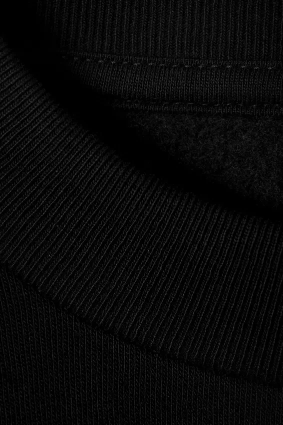Loose Fit Sweatshirt – Black Loose Fit Sweatshirt – Black