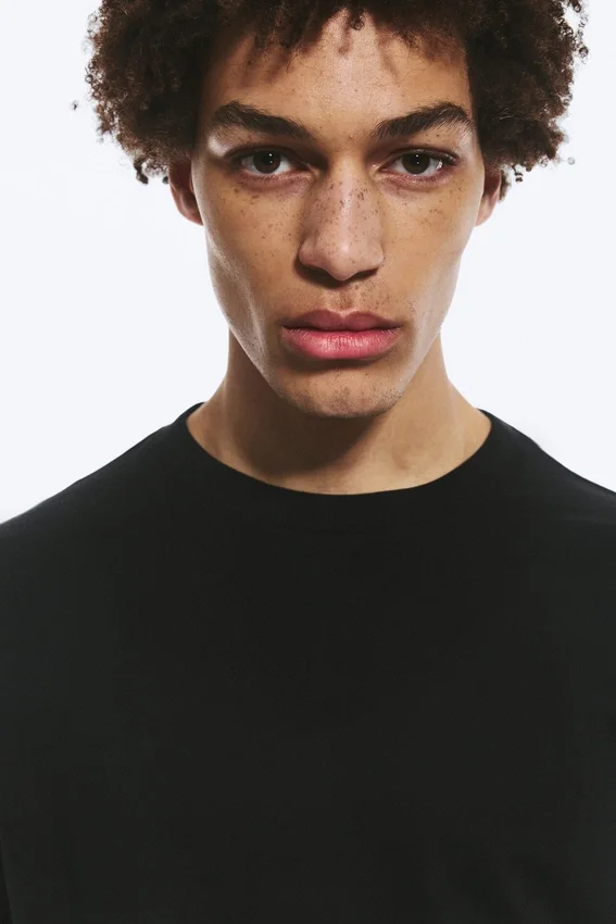 Loose Fit T-Shirt – Black Loose Fit T-Shirt – Black