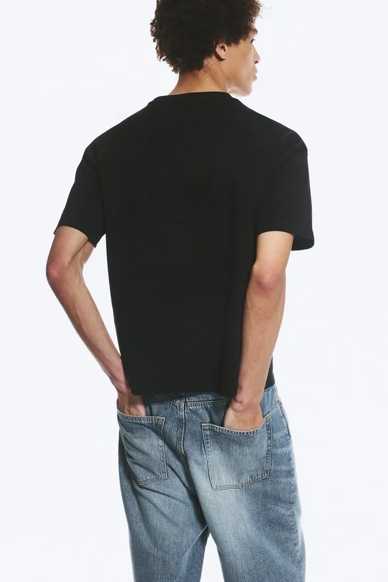 Loose Fit T-Shirt – Black Loose Fit T-Shirt – Black