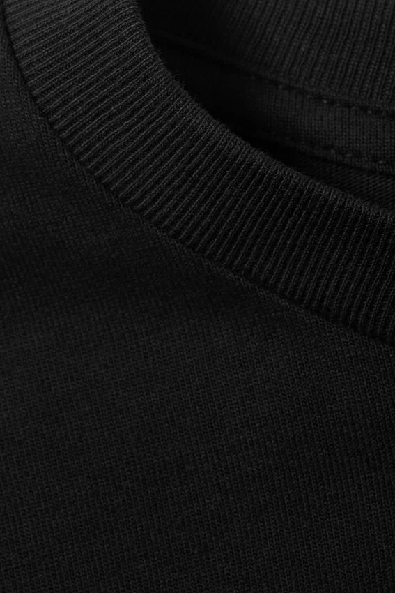 Loose Fit T-Shirt – Black Loose Fit T-Shirt – Black