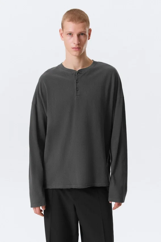 Loose Long-Sleeved Henley T-Shirt – Dark Grey Loose Long-Sleeved Henley T-Shirt – Dark Grey