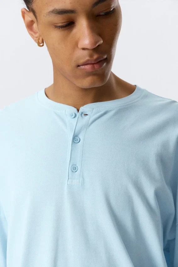 Loose Long-Sleeved Henley T-Shirt – Light Blue Loose Long-Sleeved Henley T-Shirt – Light Blue