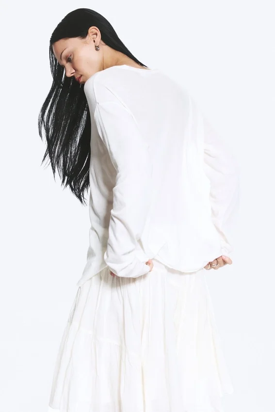 Loose Long-Sleeved T-Shirt – White Loose Long-Sleeved T-Shirt – White