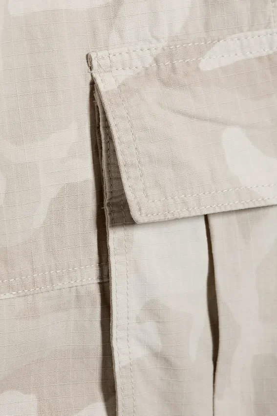 Loose Low Rise Cargo Shorts – Light Beige – Camouflage Loose Low Rise Cargo Shorts – Light Beige – Camouflage