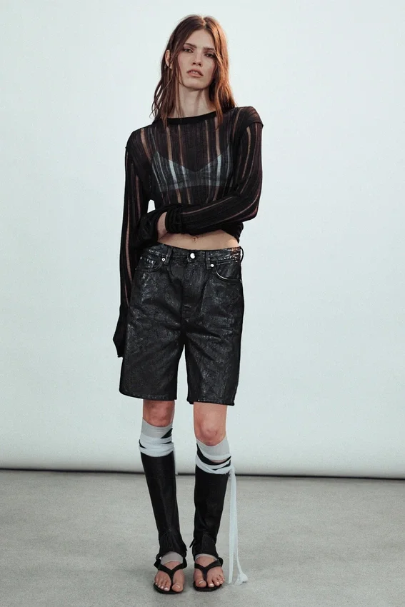 Loose Low Rise Coated Denim Shorts – Black Loose Low Rise Coated Denim Shorts – Black