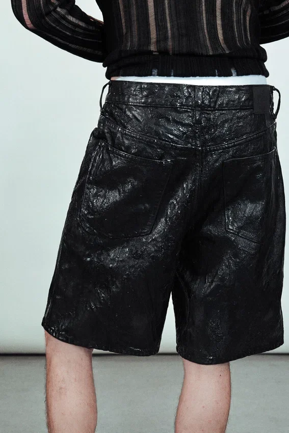 Loose Low Rise Coated Denim Shorts – Black Loose Low Rise Coated Denim Shorts – Black