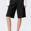 Loose Low Rise Three-Quarter Length Suiting Shorts – Black Loose Low Rise Three-Quarter Length Suiting Shorts – Black