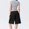 Loose Low Rise Three-Quarter Length Suiting Shorts – Black Loose Low Rise Three-Quarter Length Suiting Shorts – Black