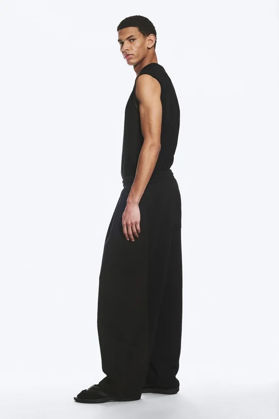 Loose Pleated Sweatpants – Dark Black Loose Pleated Sweatpants – Dark Black