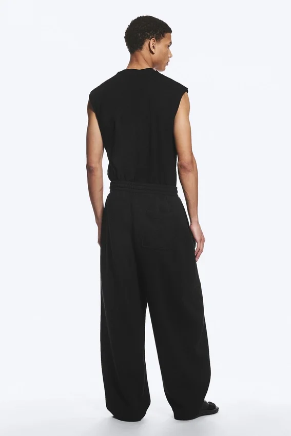 Loose Pleated Sweatpants – Dark Black Loose Pleated Sweatpants – Dark Black