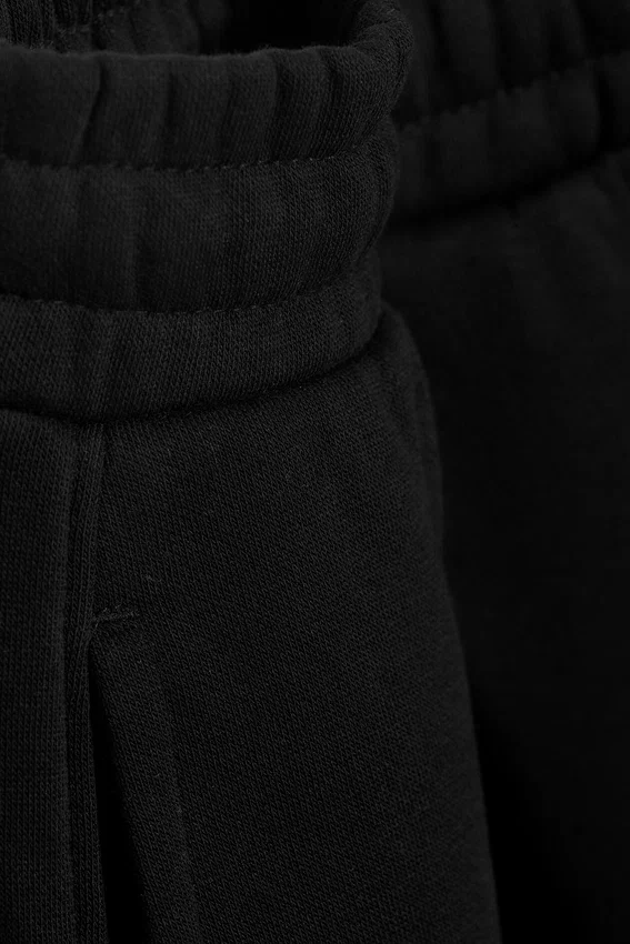 Loose Pleated Sweatpants – Dark Black Loose Pleated Sweatpants – Dark Black