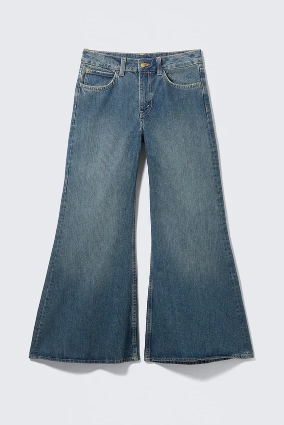 Loosy Lucie Low Rise Regular Flared Jeans – Tide Blue – Medium Blue | Cheap Monday Gb Loosy Lucie Low Rise Regular Flared Jeans – Tide Blue – Medium Blue | Cheap Monday Gb