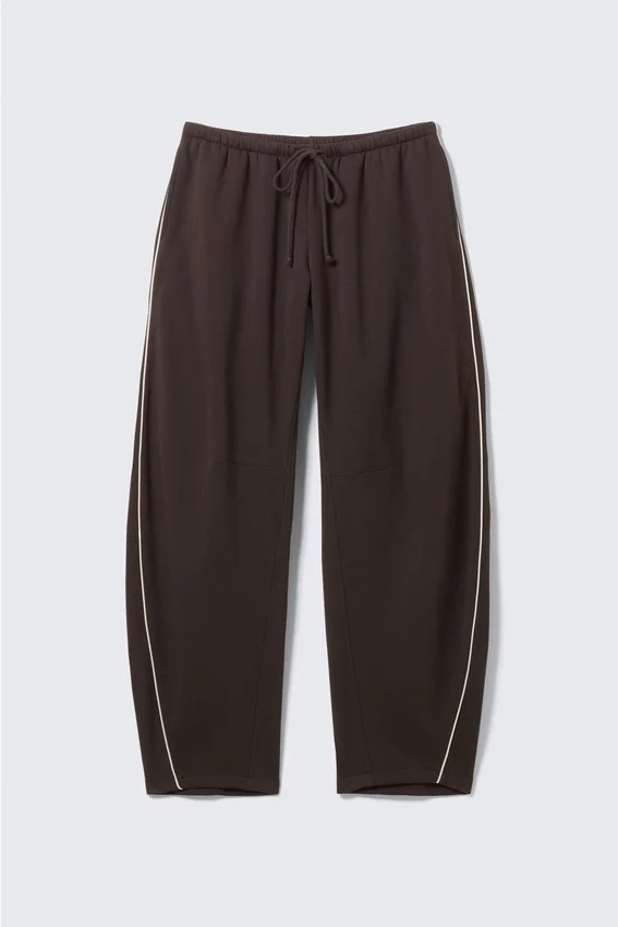 Low Rise Barrel Leg Sweatpants – Dark Brown Low Rise Barrel Leg Sweatpants – Dark Brown
