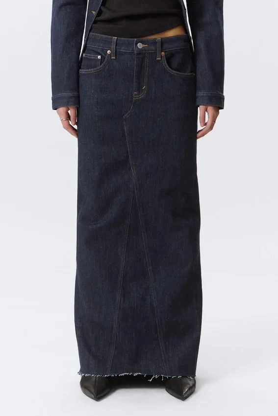 Low Rise Fitted Denim Maxi Skirt – Blue Rinse – Dark Blue Low Rise Fitted Denim Maxi Skirt – Blue Rinse – Dark Blue
