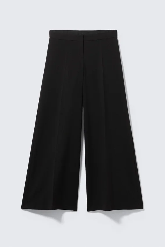Low-Rise Flared Suiting Trousers – Black Low-Rise Flared Suiting Trousers – Black