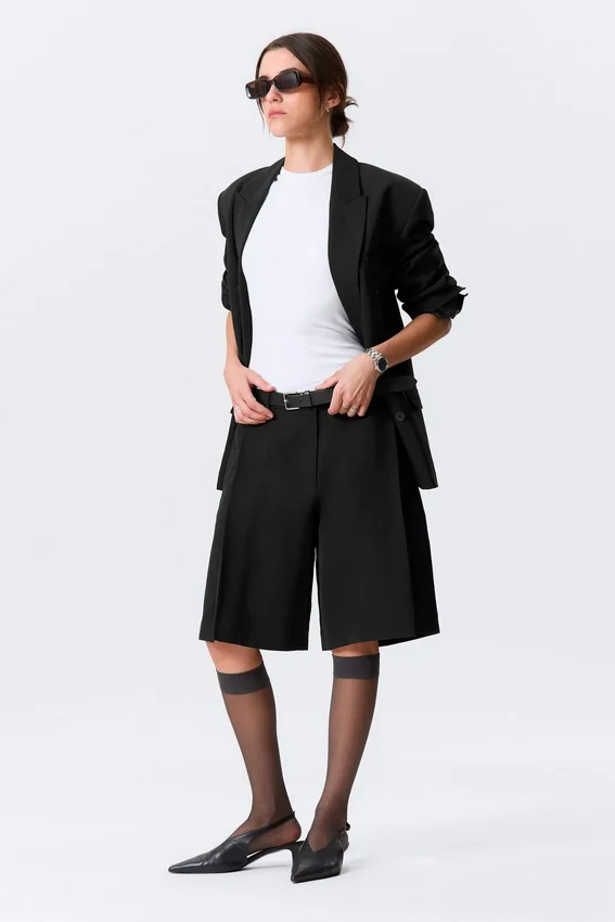 Low Rise Linen-Blend Suiting Shorts – Black Low Rise Linen-Blend Suiting Shorts – Black