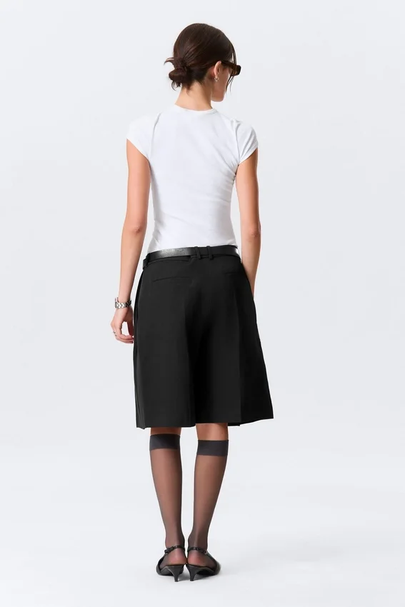 Low Rise Linen-Blend Suiting Shorts – Black Low Rise Linen-Blend Suiting Shorts – Black