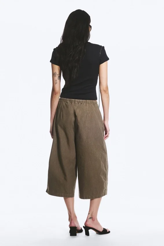 Low Rise Loose Cropped Trousers – Dark Mole Low Rise Loose Cropped Trousers – Dark Mole
