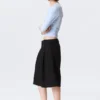 Low Rise Loose Pleated Suiting Shorts – Black Low Rise Loose Pleated Suiting Shorts – Black