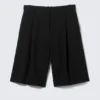 Low Rise Loose Pleated Suiting Shorts – Black Low Rise Loose Pleated Suiting Shorts – Black