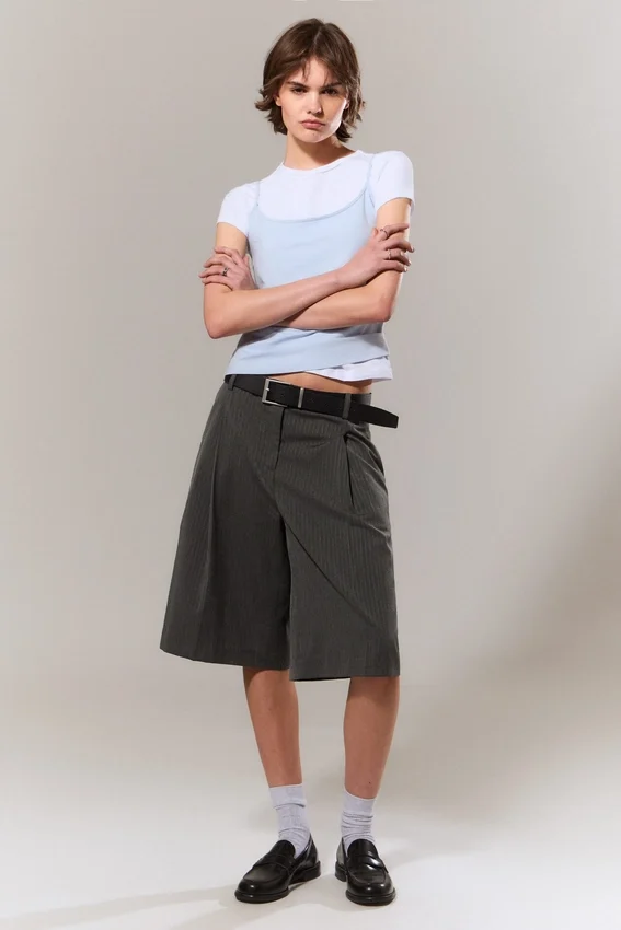 Low Rise Loose Pleated Suiting Shorts – Dark Grey – Herringbone Low Rise Loose Pleated Suiting Shorts – Dark Grey – Herringbone
