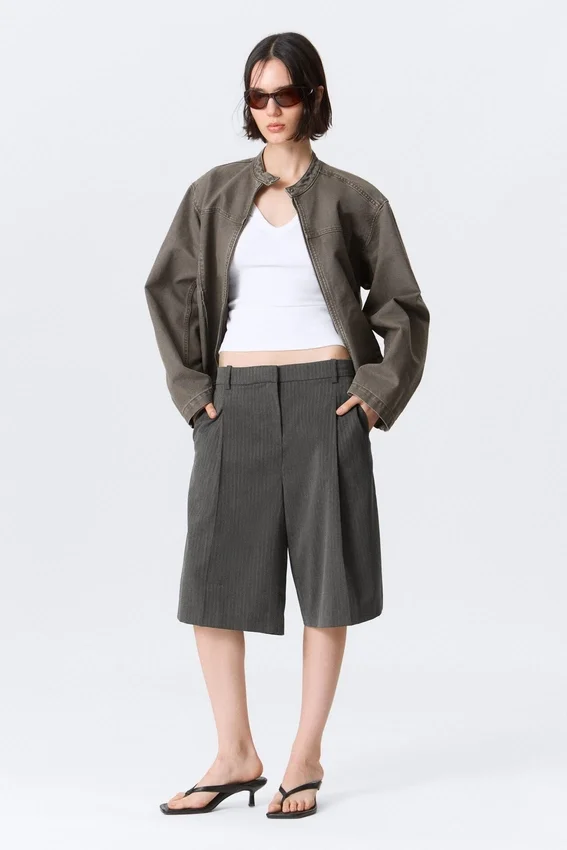 Low Rise Loose Pleated Suiting Shorts – Dark Grey – Herringbone Low Rise Loose Pleated Suiting Shorts – Dark Grey – Herringbone
