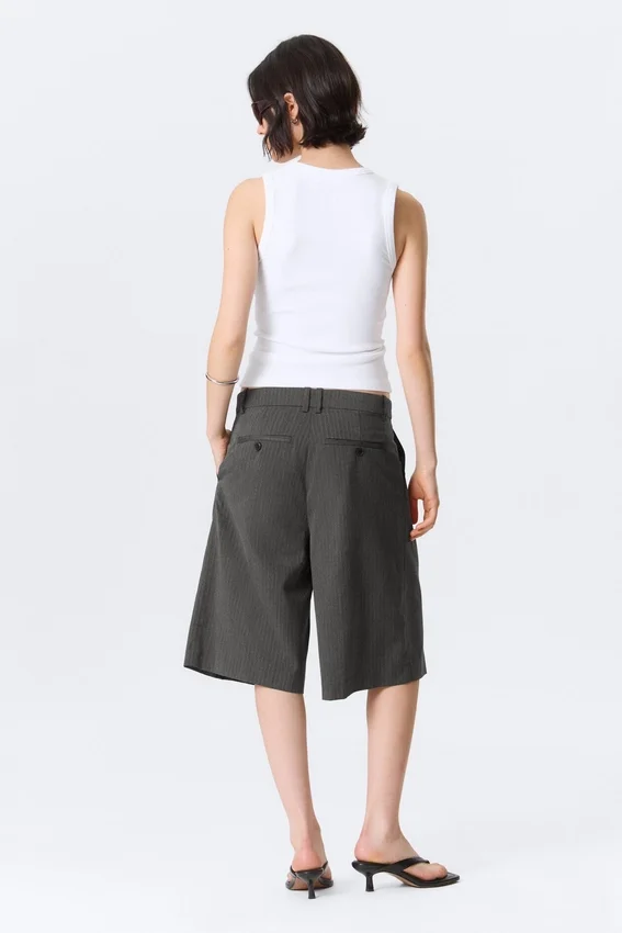 Low Rise Loose Pleated Suiting Shorts – Dark Grey – Herringbone Low Rise Loose Pleated Suiting Shorts – Dark Grey – Herringbone