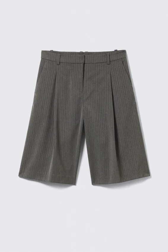 Low Rise Loose Pleated Suiting Shorts – Dark Grey – Herringbone Low Rise Loose Pleated Suiting Shorts – Dark Grey – Herringbone