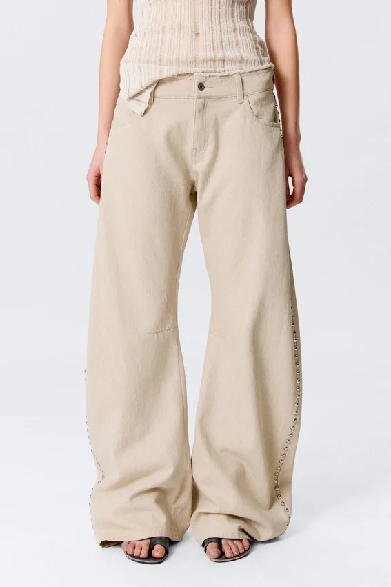 Low Rise Loose Studded Balloon Trousers – Beige Low Rise Loose Studded Balloon Trousers – Beige