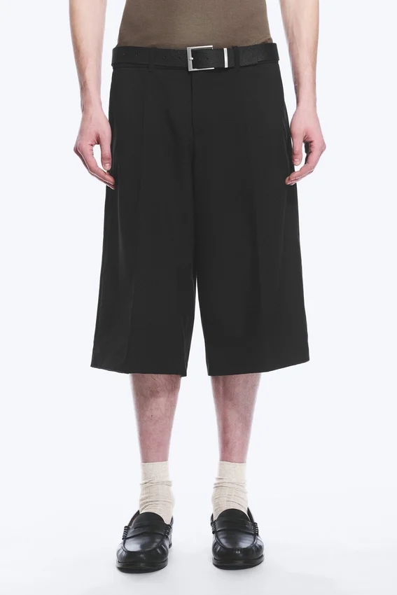 Low Rise Relaxed Suiting Shorts – Black Low Rise Relaxed Suiting Shorts – Black
