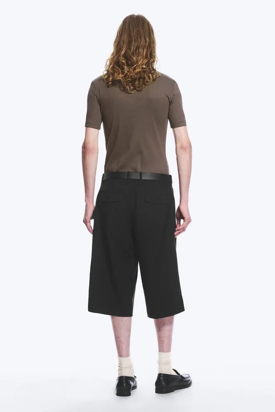 Low Rise Relaxed Suiting Shorts – Black Low Rise Relaxed Suiting Shorts – Black