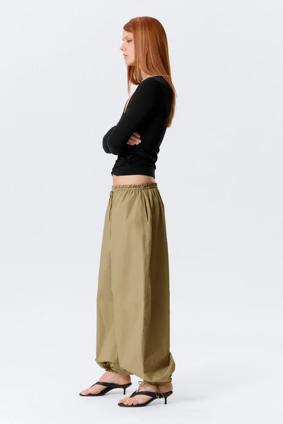 Low Rise Ruched Drawstring Trousers – Light Khaki Green Low Rise Ruched Drawstring Trousers – Light Khaki Green