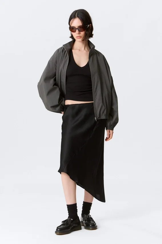 Low Rise Satin Midi Skirt – Black Low Rise Satin Midi Skirt – Black