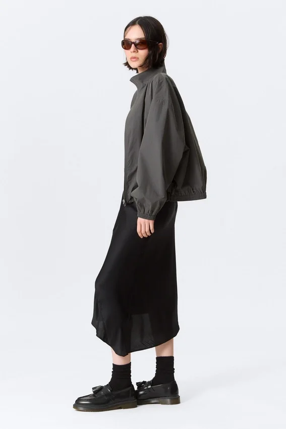 Low Rise Satin Midi Skirt – Black Low Rise Satin Midi Skirt – Black