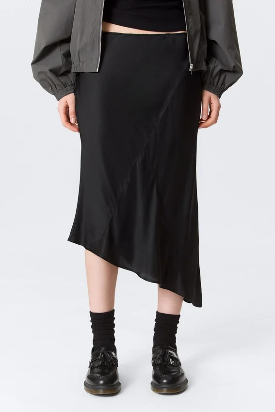Low Rise Satin Midi Skirt – Black Low Rise Satin Midi Skirt – Black