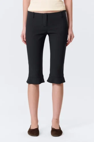 Low Rise Tailored Capri Trousers – Black Low Rise Tailored Capri Trousers – Black