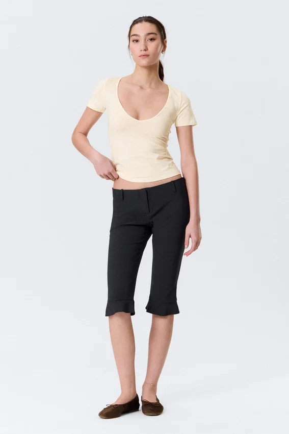 Low Rise Tailored Capri Trousers – Black Low Rise Tailored Capri Trousers – Black