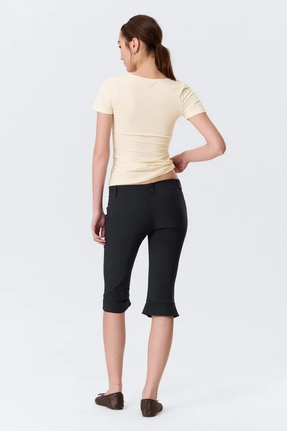 Low Rise Tailored Capri Trousers – Black Low Rise Tailored Capri Trousers – Black