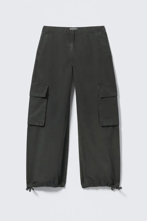 Low Rise Wide Leg Cargo Trousers – Dark Grey Low Rise Wide Leg Cargo Trousers – Dark Grey