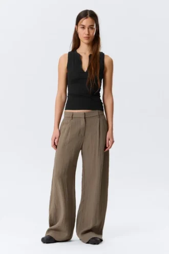 Low Rise Wide Leg Crinkled Trousers – Beige