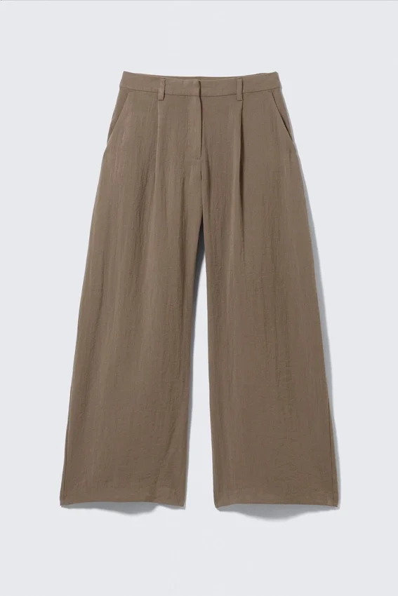 Low Rise Wide Leg Crinkled Trousers – Beige Low Rise Wide Leg Crinkled Trousers – Beige