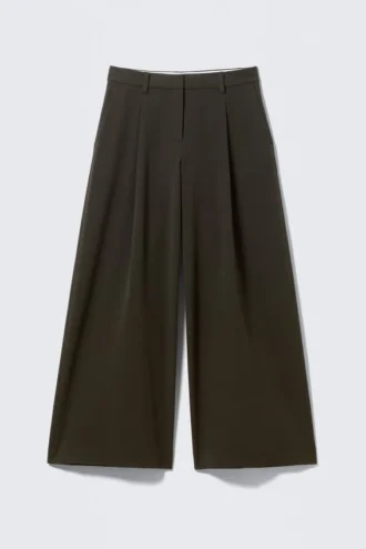 Low Rise Wide Leg Pleated Suiting Trousers – Dark Brown