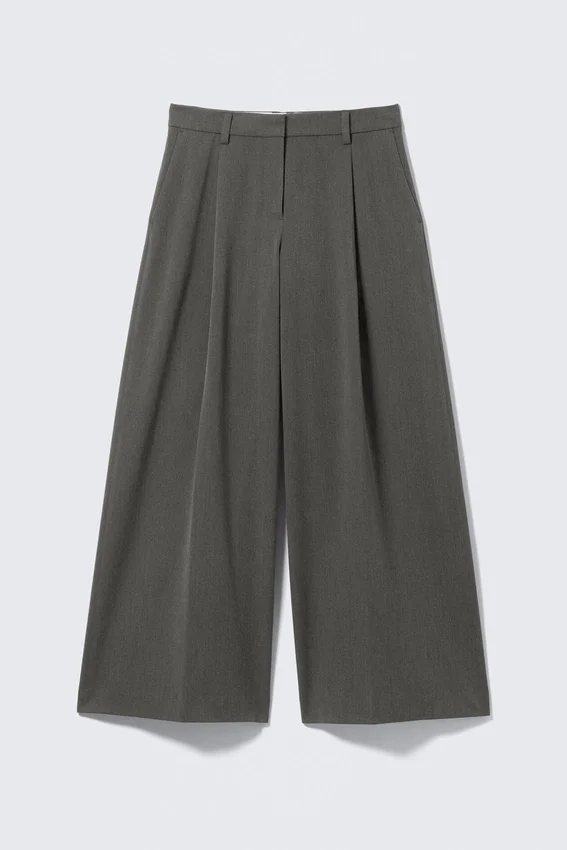 Low Rise Wide Leg Pleated Suiting Trousers – Dark Grey Melange Low Rise Wide Leg Pleated Suiting Trousers – Dark Grey Melange