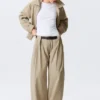Low Rise Wide Leg Pleated Trousers – Beige Low Rise Wide Leg Pleated Trousers – Beige