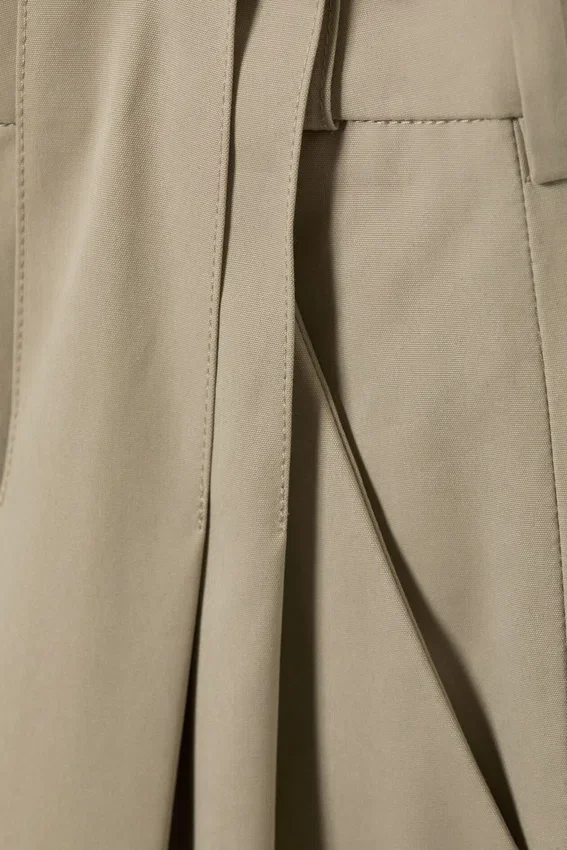 Low Rise Wide Leg Pleated Trousers – Beige Low Rise Wide Leg Pleated Trousers – Beige
