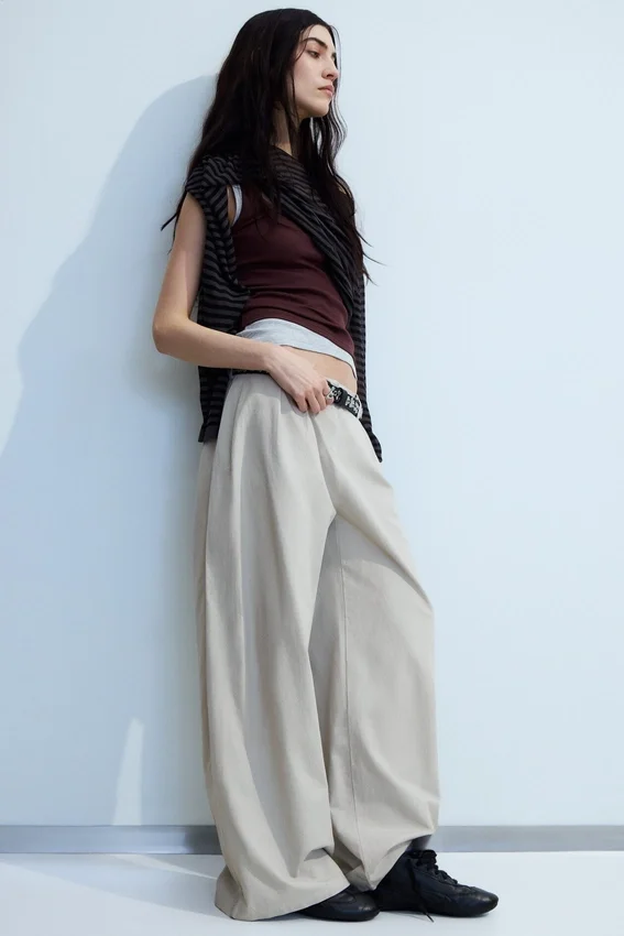 Low Rise Wide Leg Pleated Trousers – Light Mole Low Rise Wide Leg Pleated Trousers – Light Mole