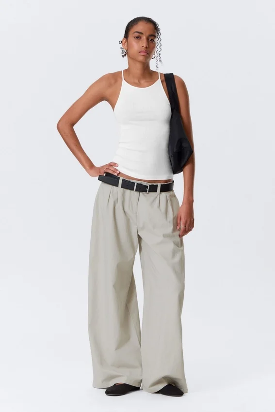 Low Rise Wide Leg Pleated Trousers – Light Mole Low Rise Wide Leg Pleated Trousers – Light Mole